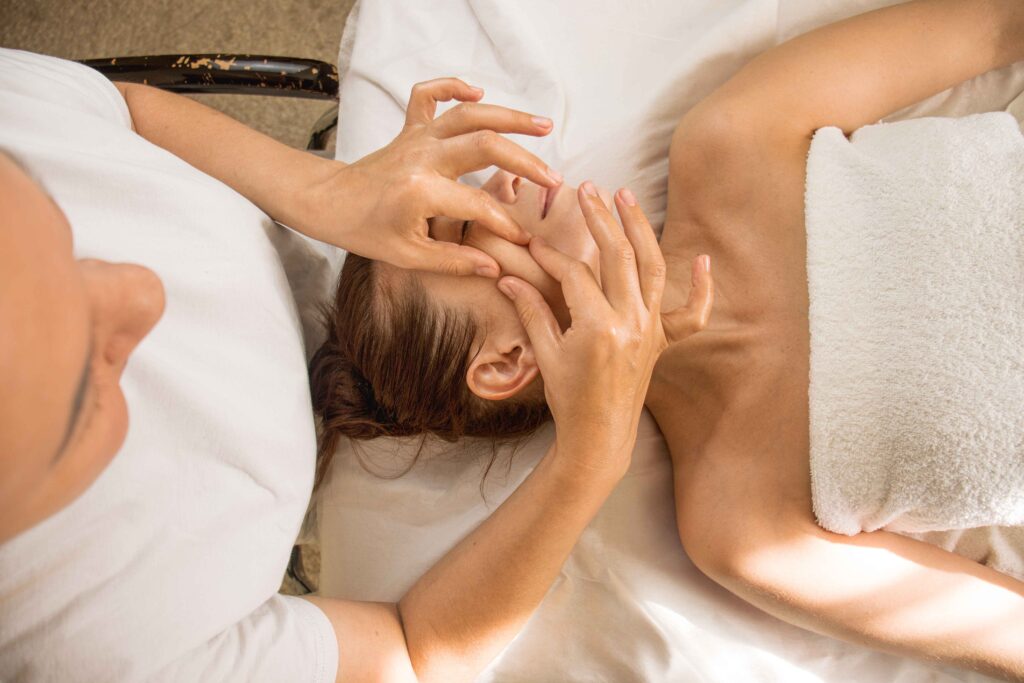 Relaxing body massage in Melbourne